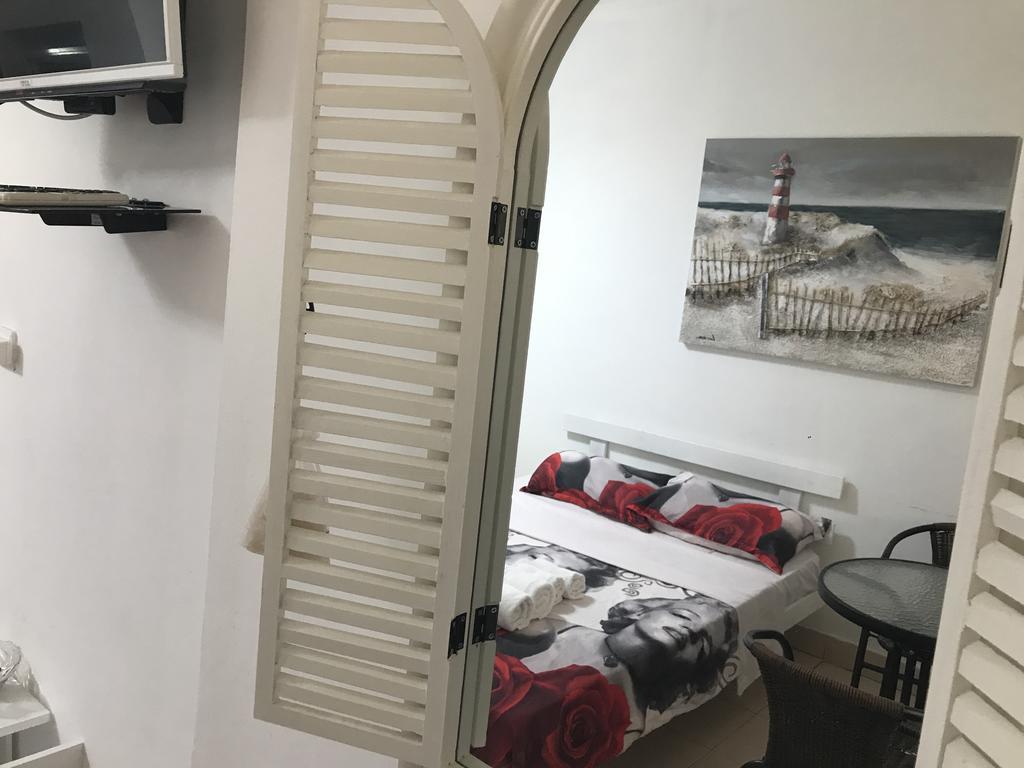 Netanya Motel Pierre Kültér fotó
