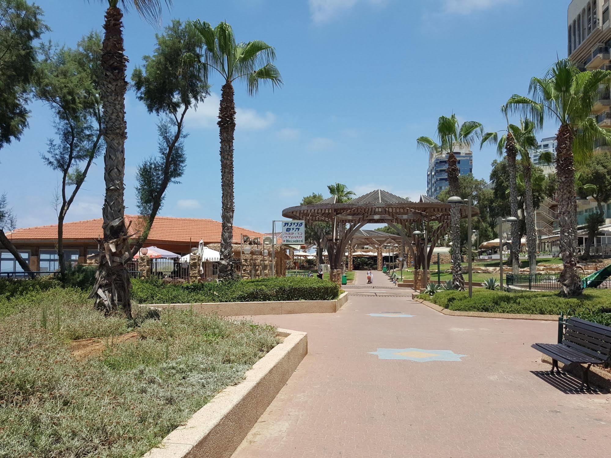 Netanya Motel Pierre Kültér fotó