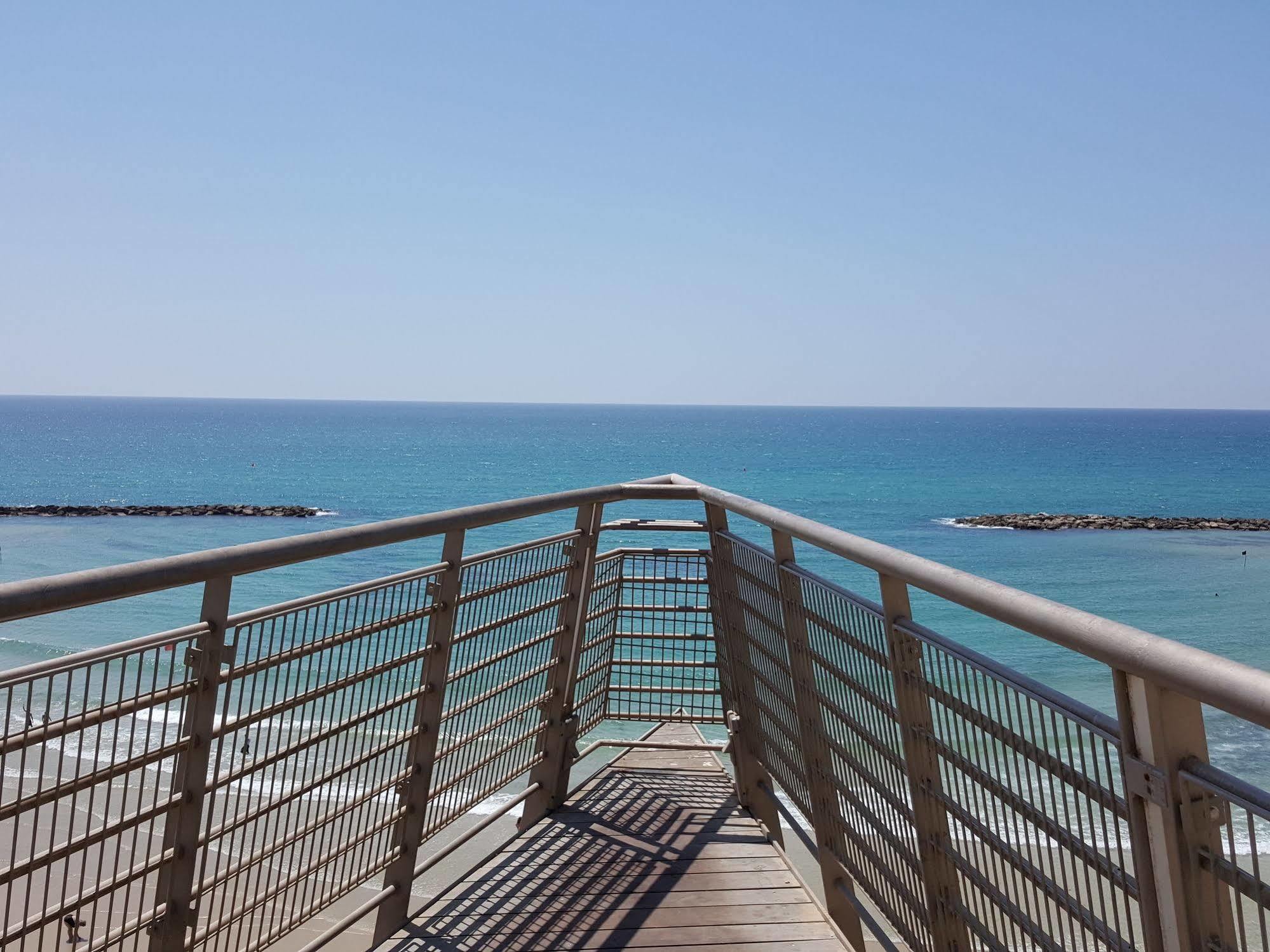 Netanya Motel Pierre Kültér fotó