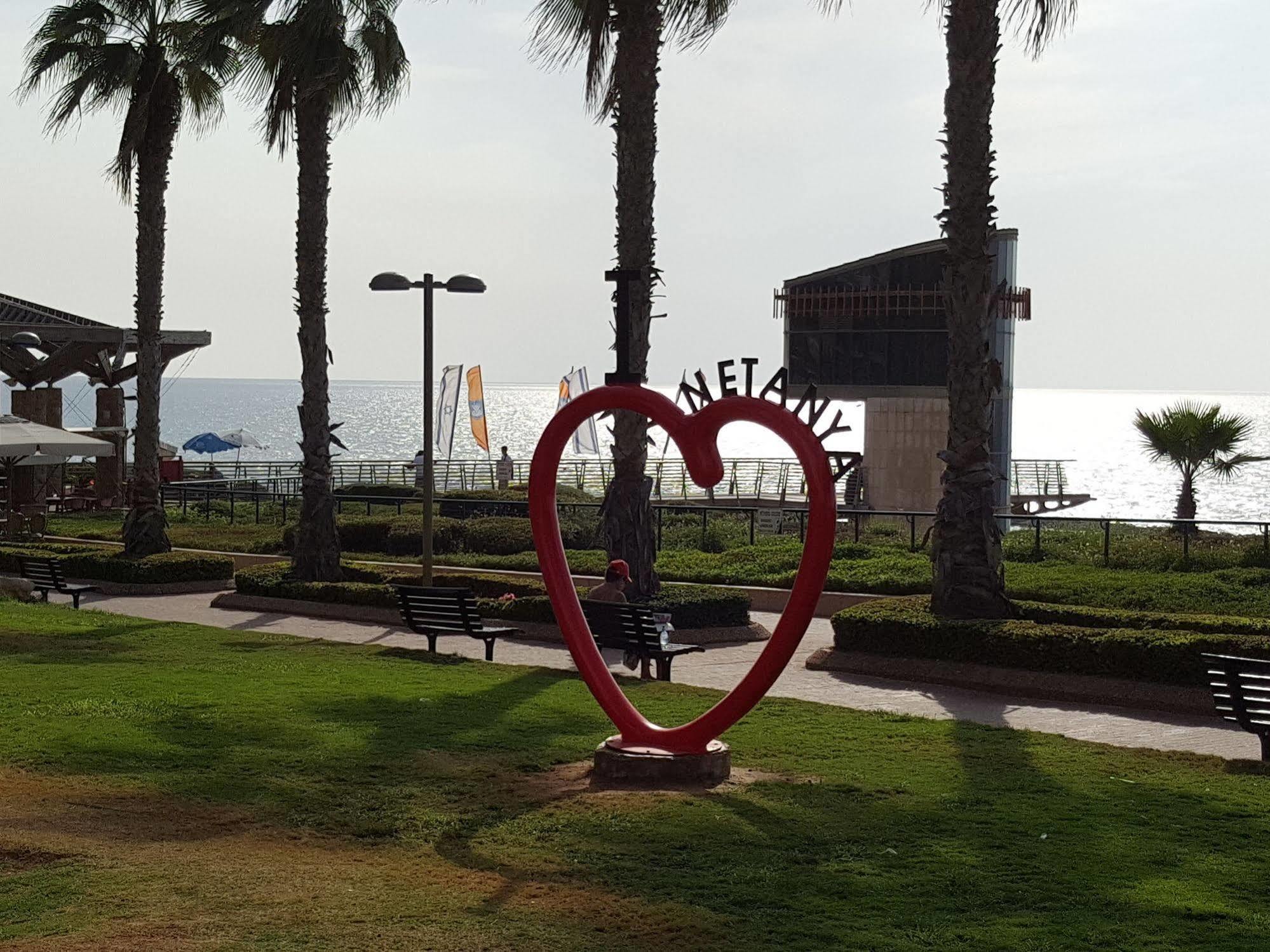 Netanya Motel Pierre Kültér fotó